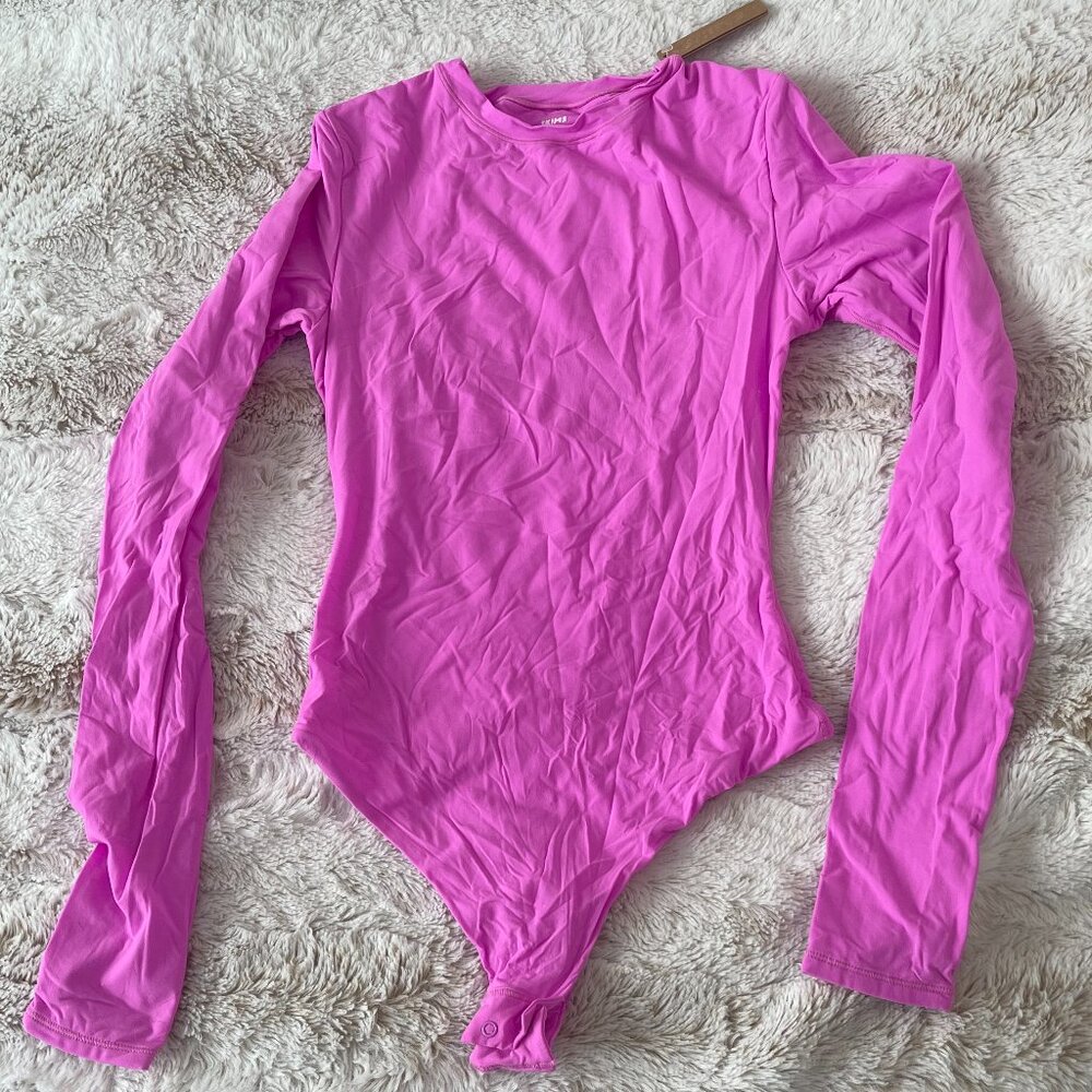 SKIMS Fits Everybody Long Sleeve Crew Neck Bodysuit in Neon Orchid Small